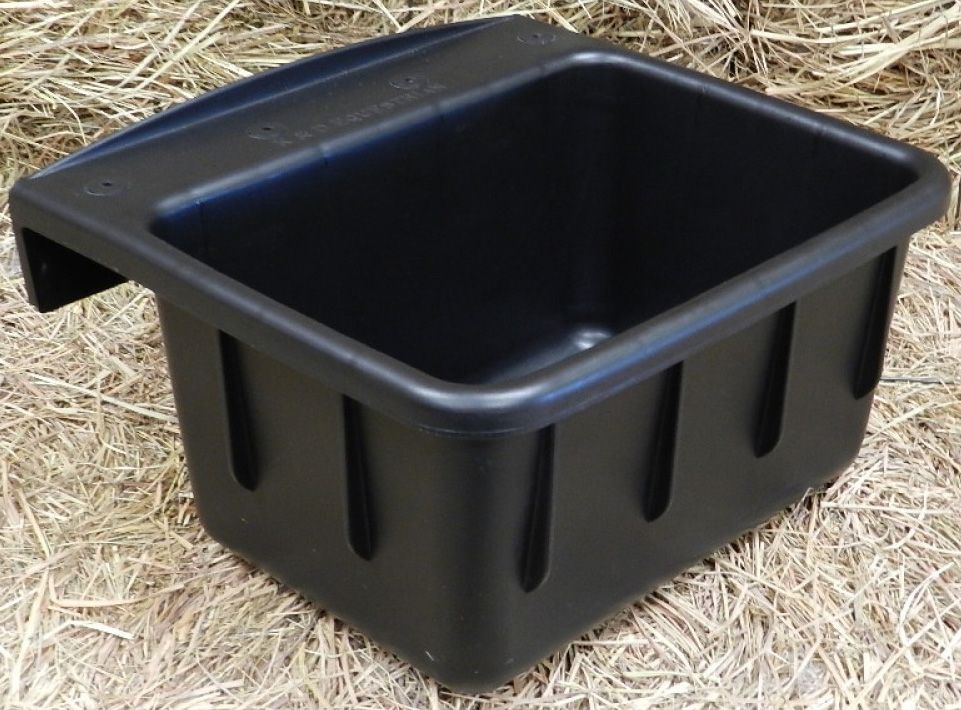Flat Back Buckets - 8 Quart - 6 Pack: Chicks Discount Saddlery